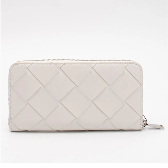 NEW Bottega Venetta White Zip Wallet - Picture 6 of 9